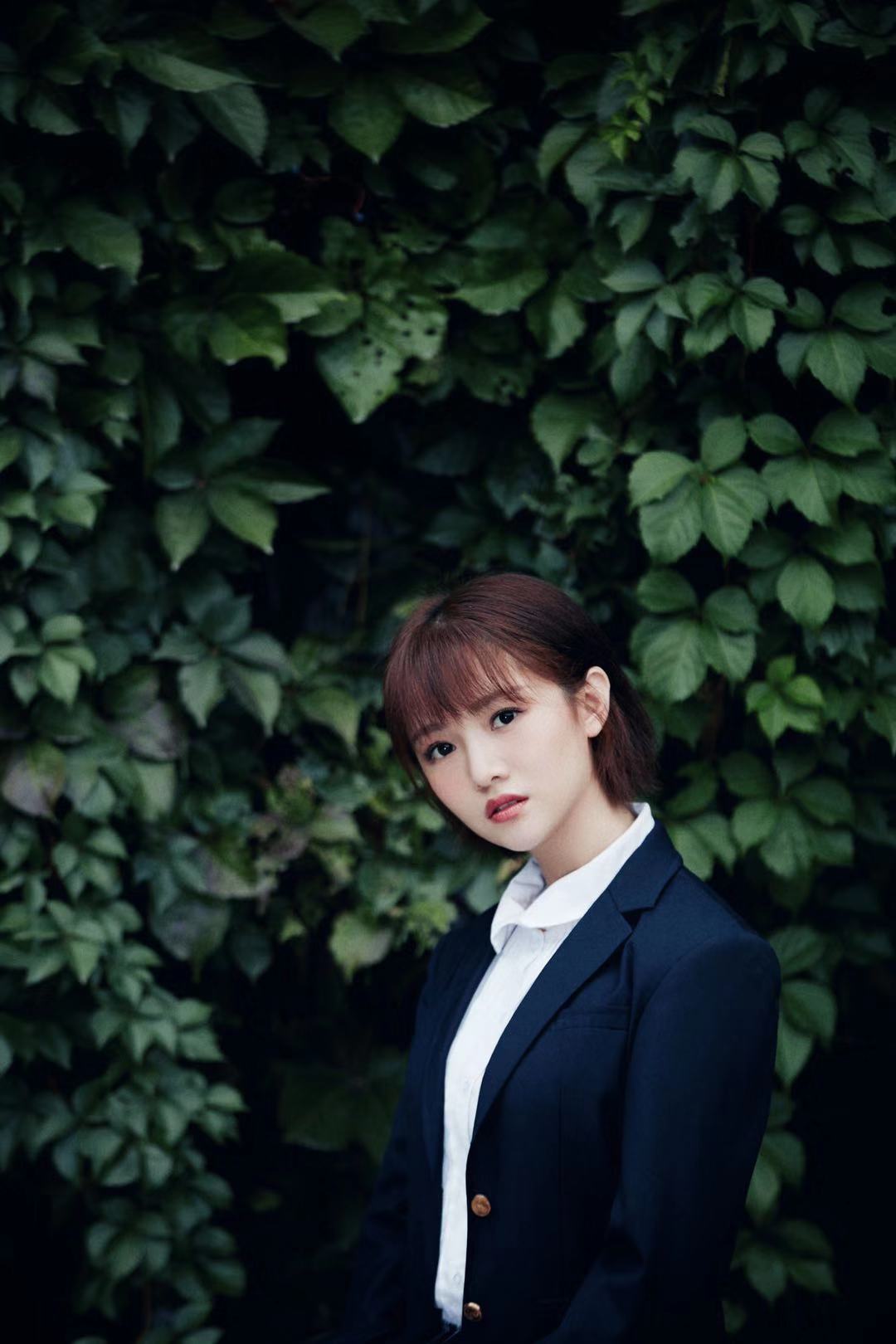 我的莫格利男孩热播付柔美琦写真俏皮帅气