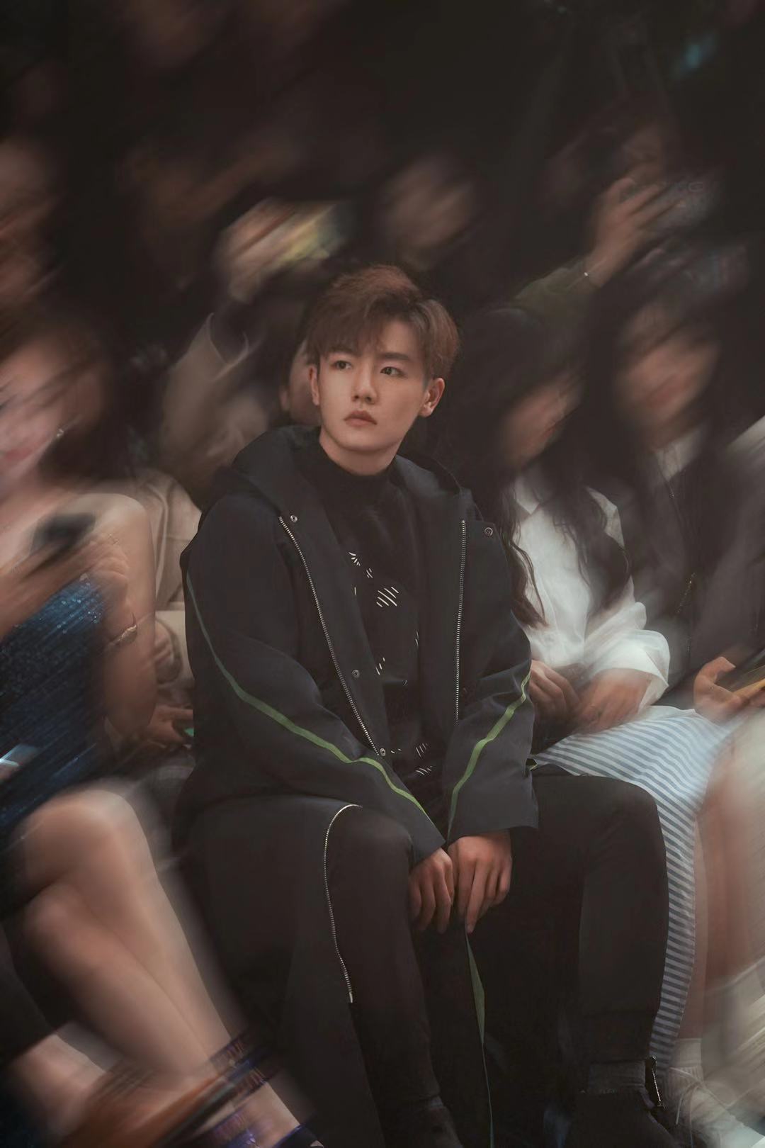 夏志远受邀参加时装周 阳光活力英伦范十足