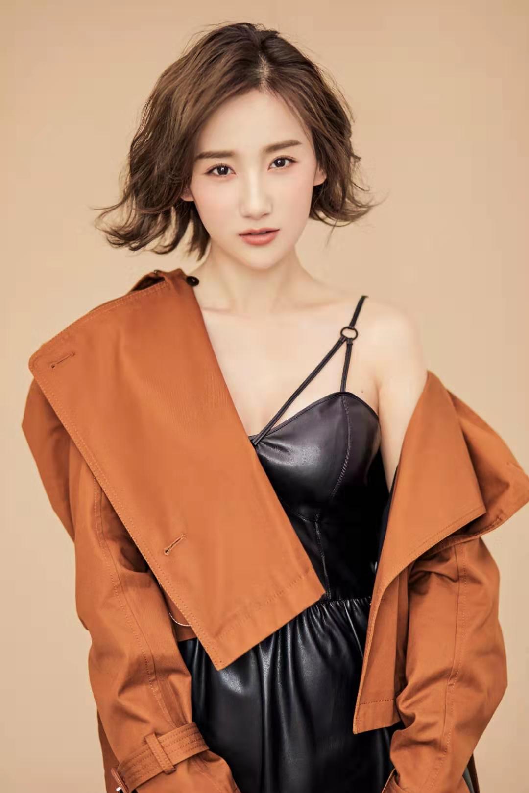 新晋带货女王—高洋成时尚新宠"跨界"直播变身美妆达人魅力全开