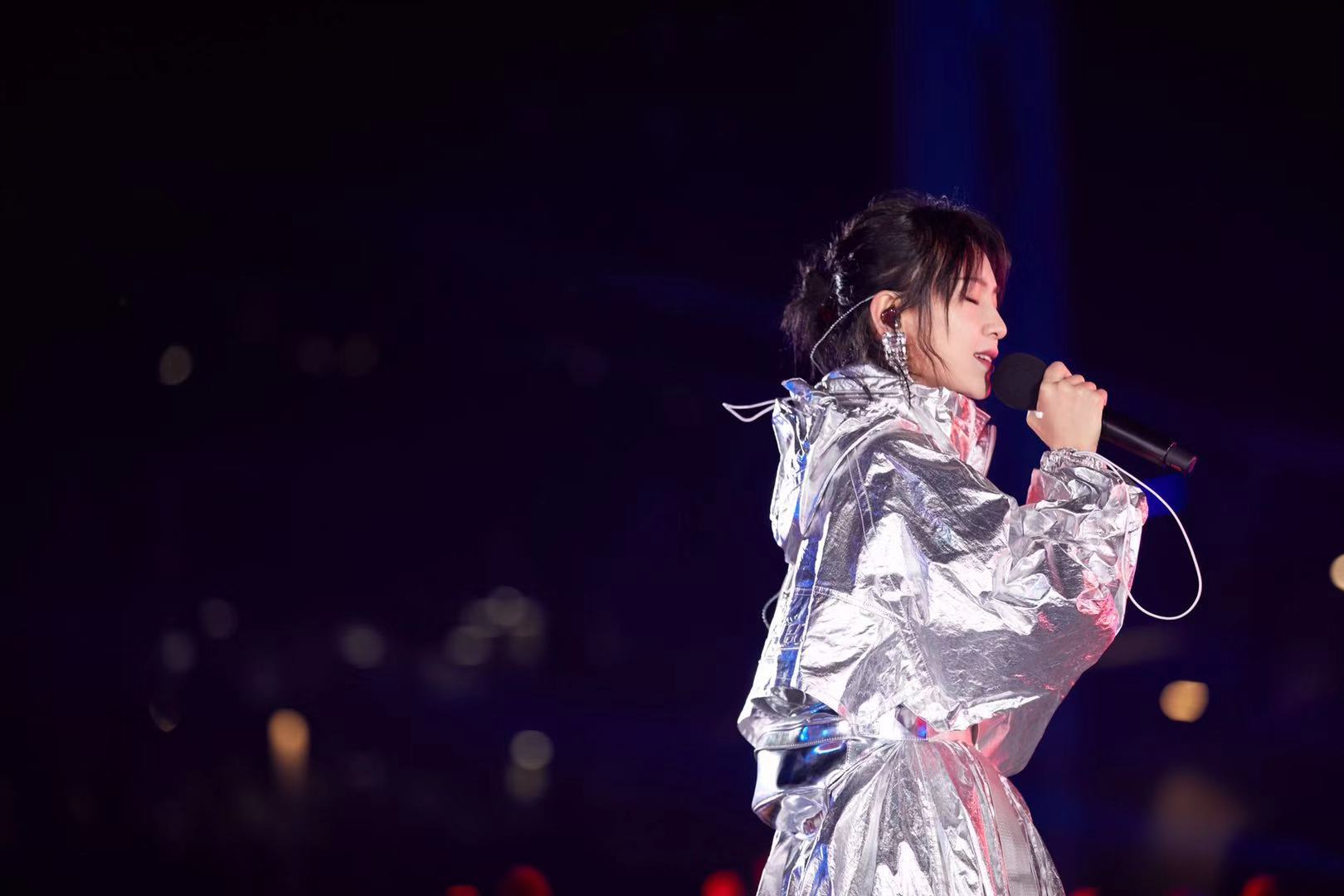 周笔畅双台跨年赶场王 下一站传奇带队翻盘