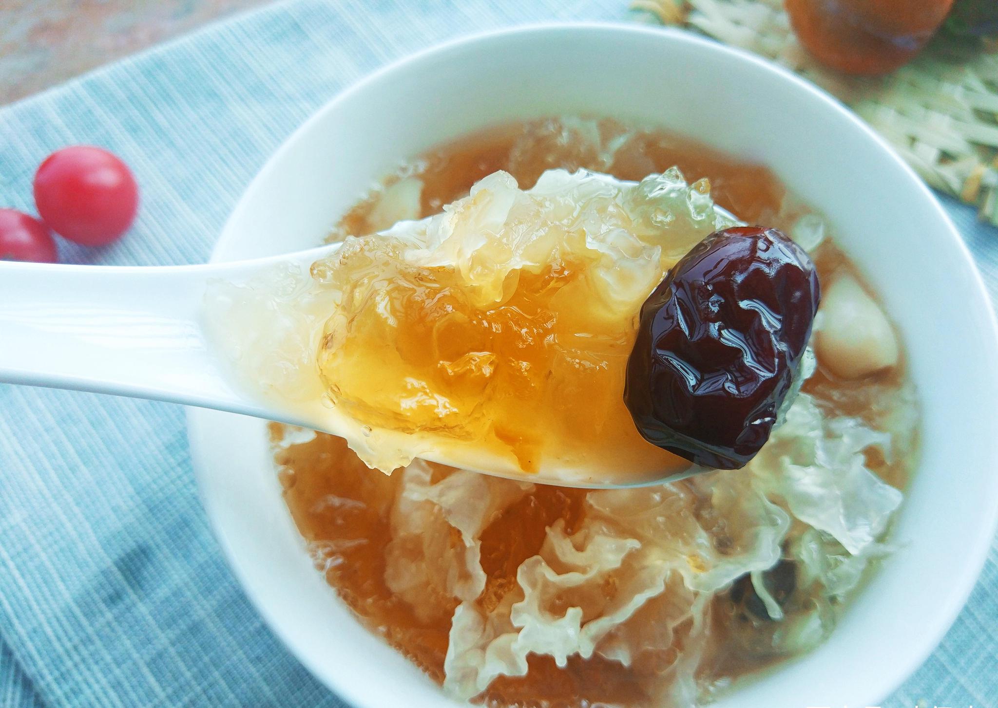 春季滋补汤品,银耳百合大枣汤,这样做更浓更好喝