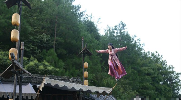 6位吊威亚的明星,刘亦菲仙气,毛晓彤美艳,杨紫让人看着都心惊