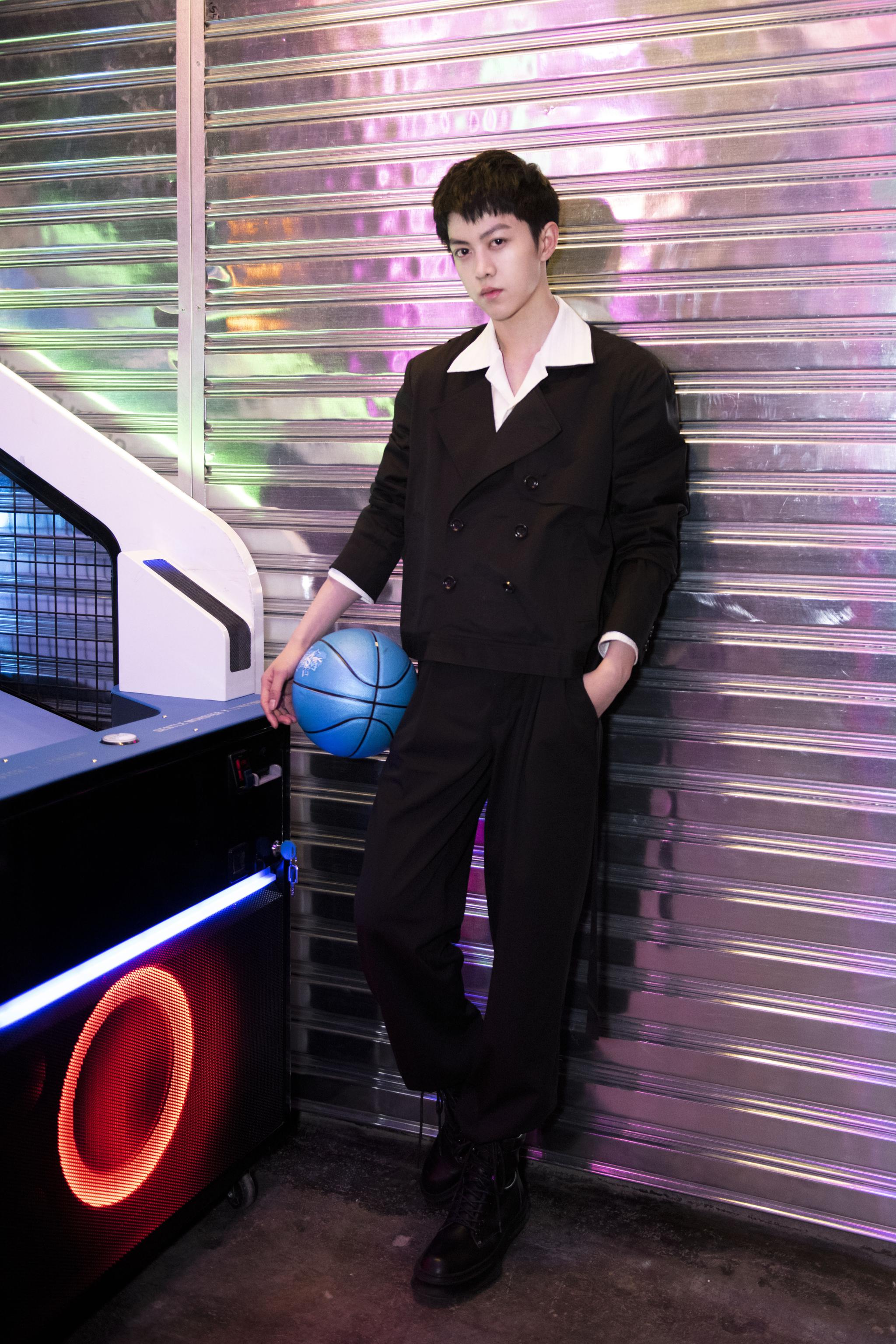 陈翔宇出席gentlemonster品牌活动眼值满分魅力四射