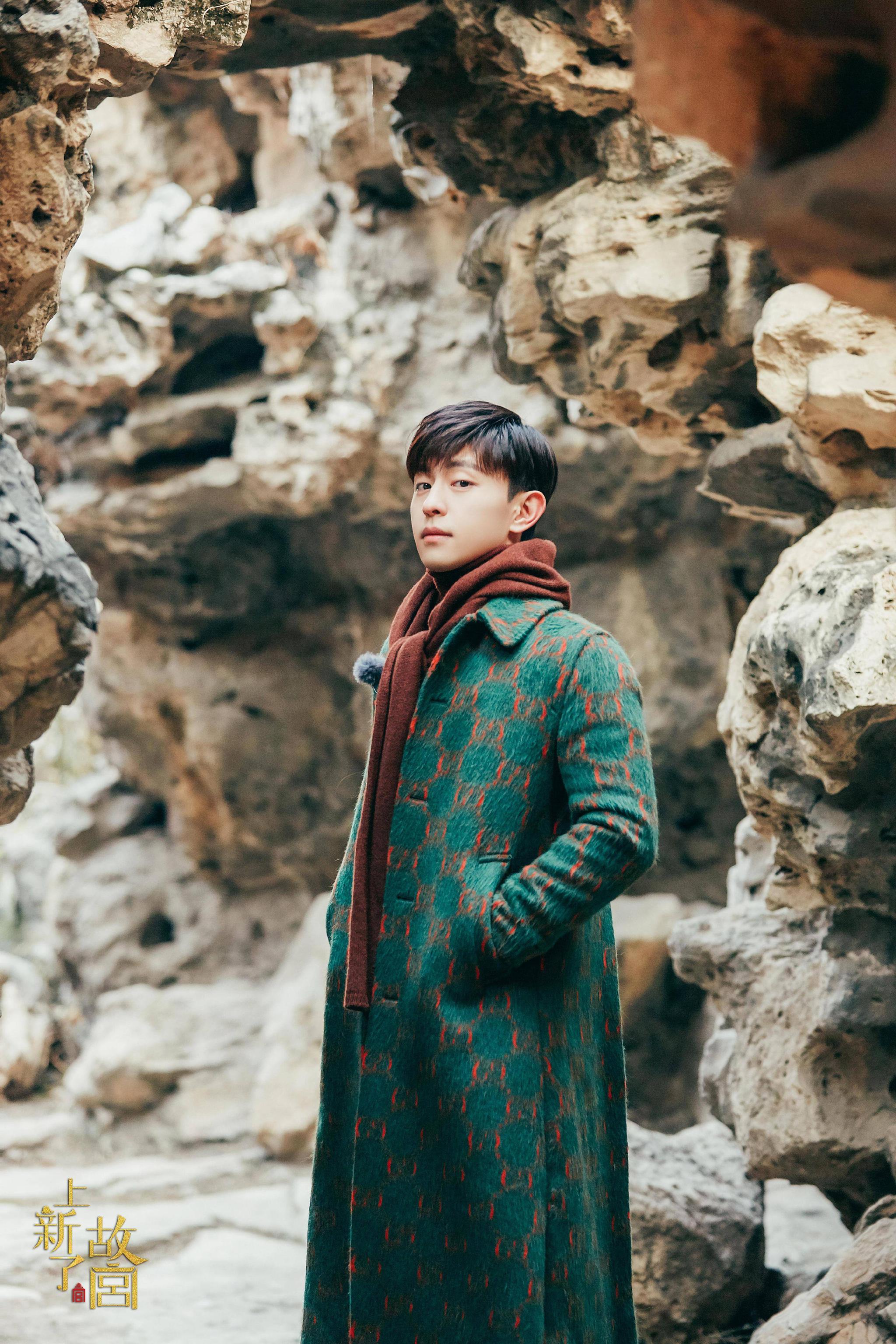 邓伦《上新了故宫》最新照,能把红配绿这么老气的衣服穿的这么帅