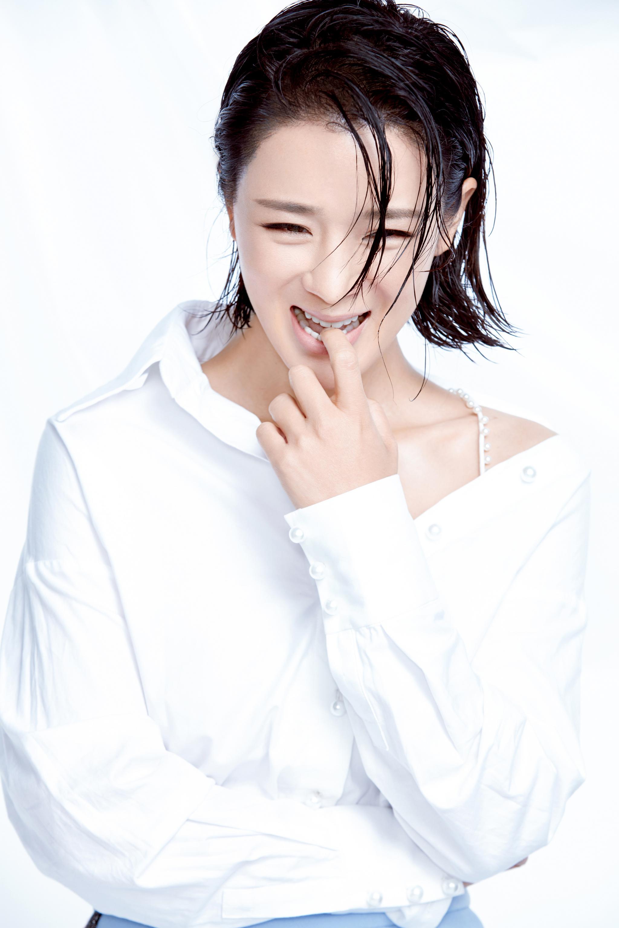 周显欣脱俗大片上线高贵典雅成熟温婉