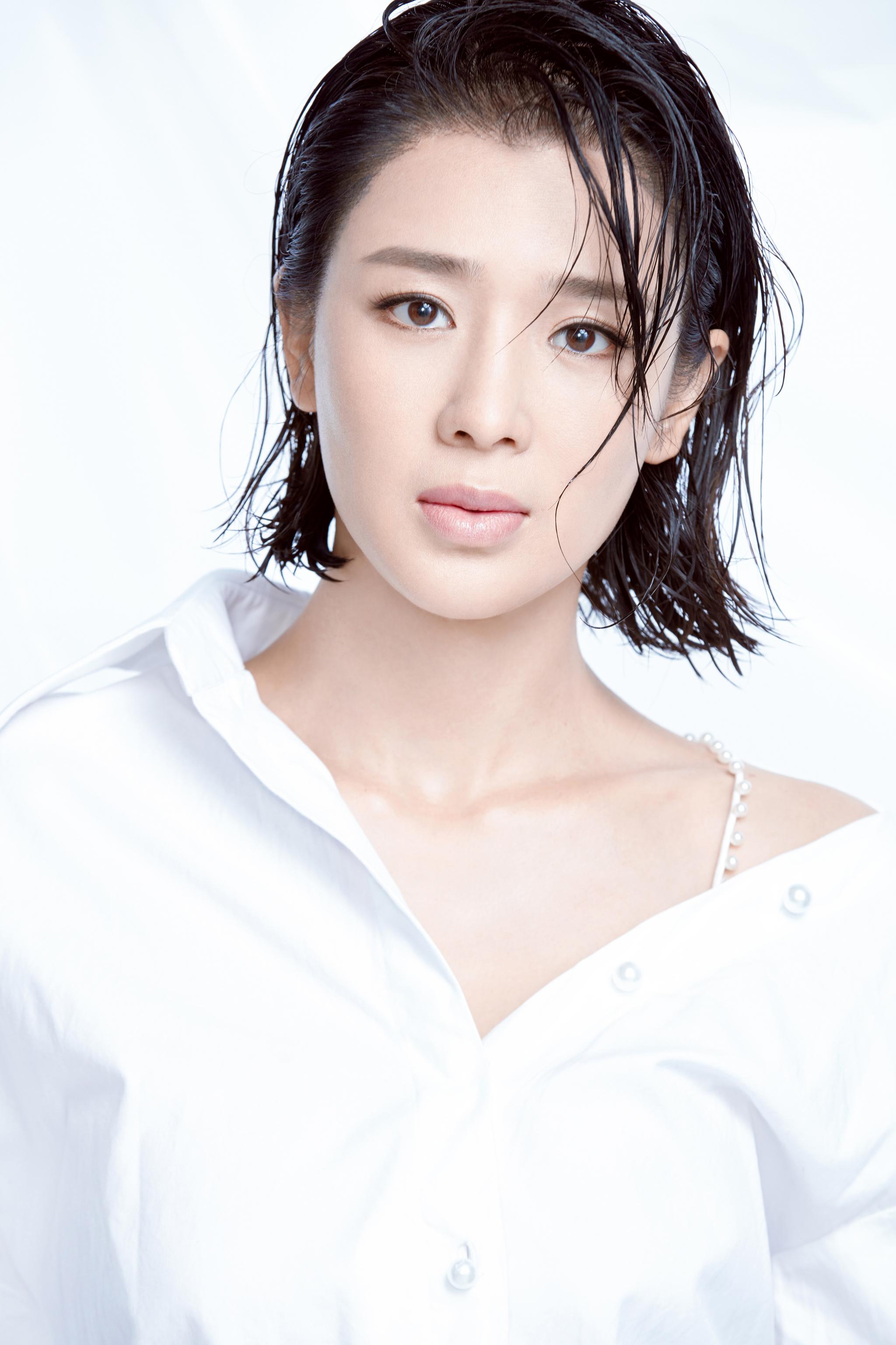 周显欣脱俗大片上线高贵典雅成熟温婉