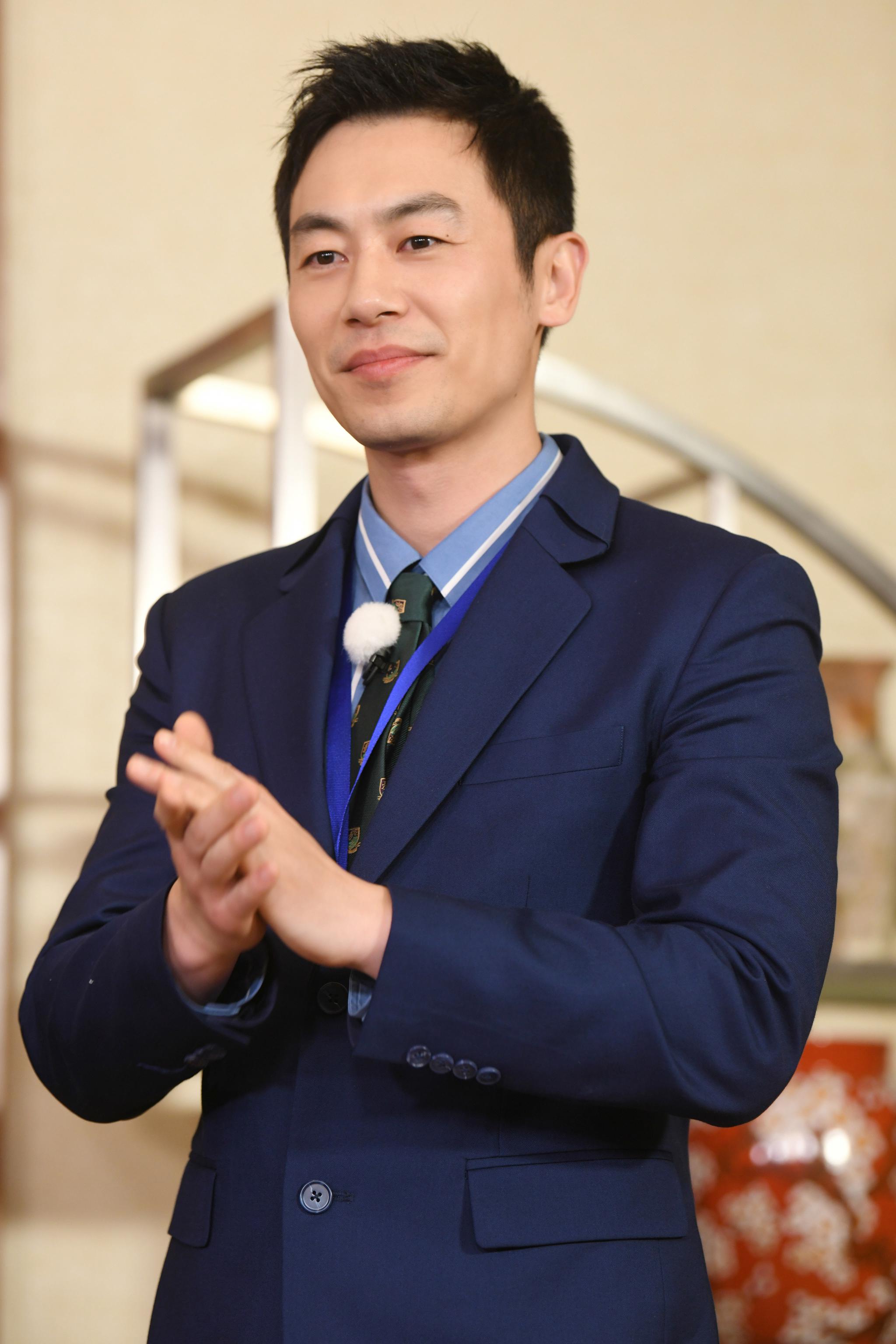 朱亚文《奔跑吧》变身上班族 运钻石抢椅子上演职场大战