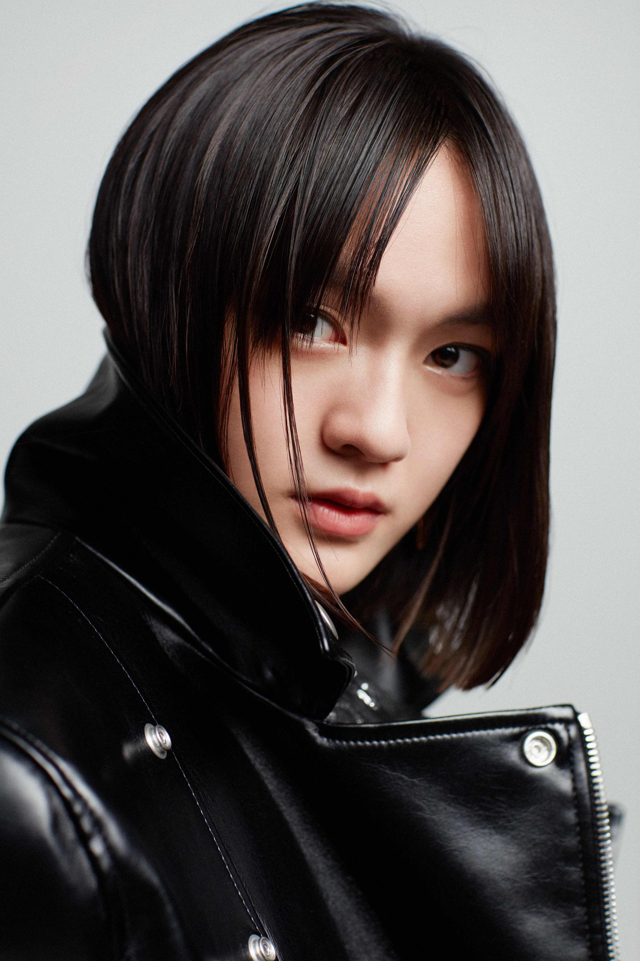 有棱角也柔和!文淇皮衣出镜再现回眸杀