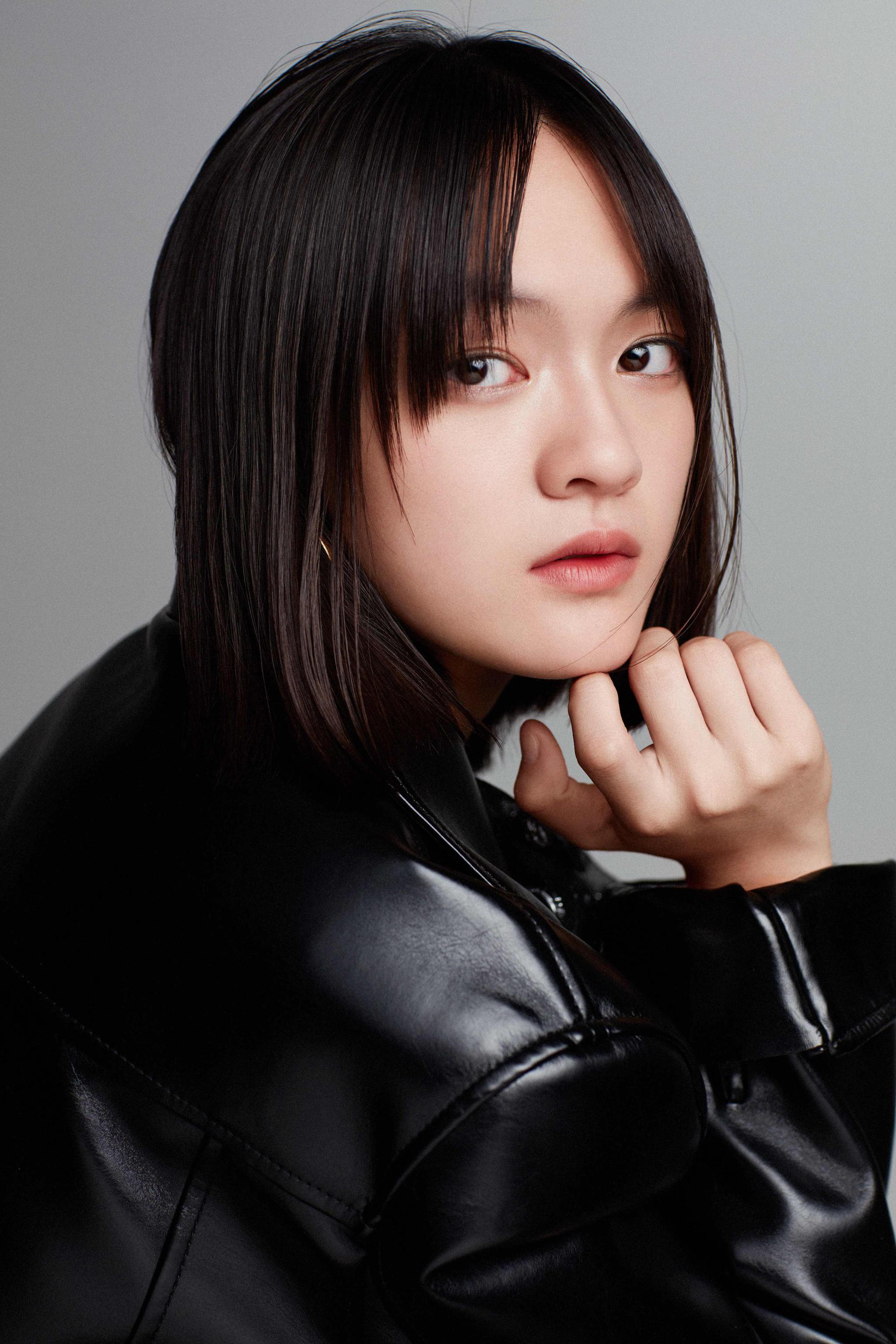 有棱角也柔和!文淇皮衣出镜再现回眸杀