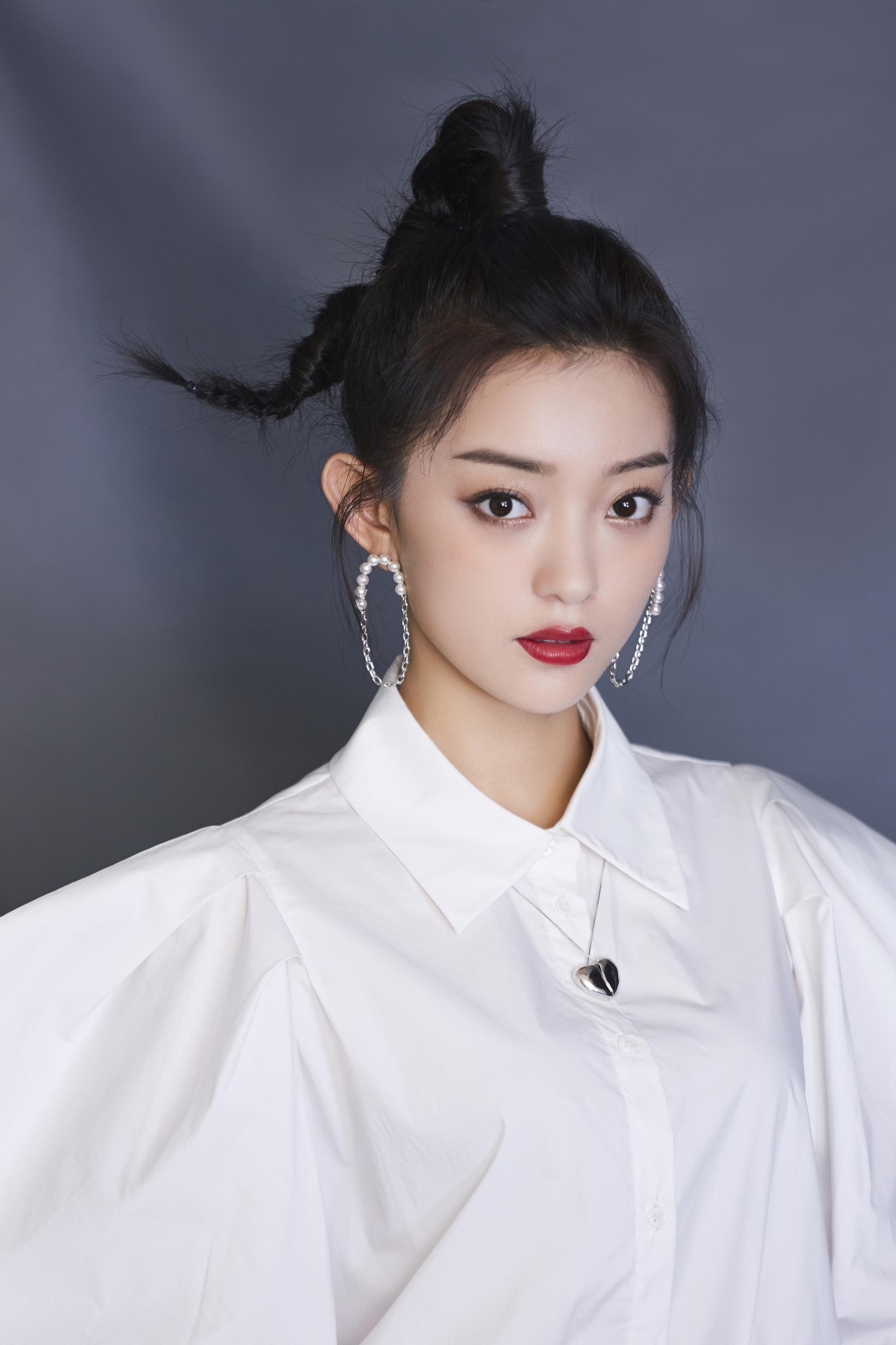 罗予彤曝光超a写真新作品演绎酷girl潇洒追爱