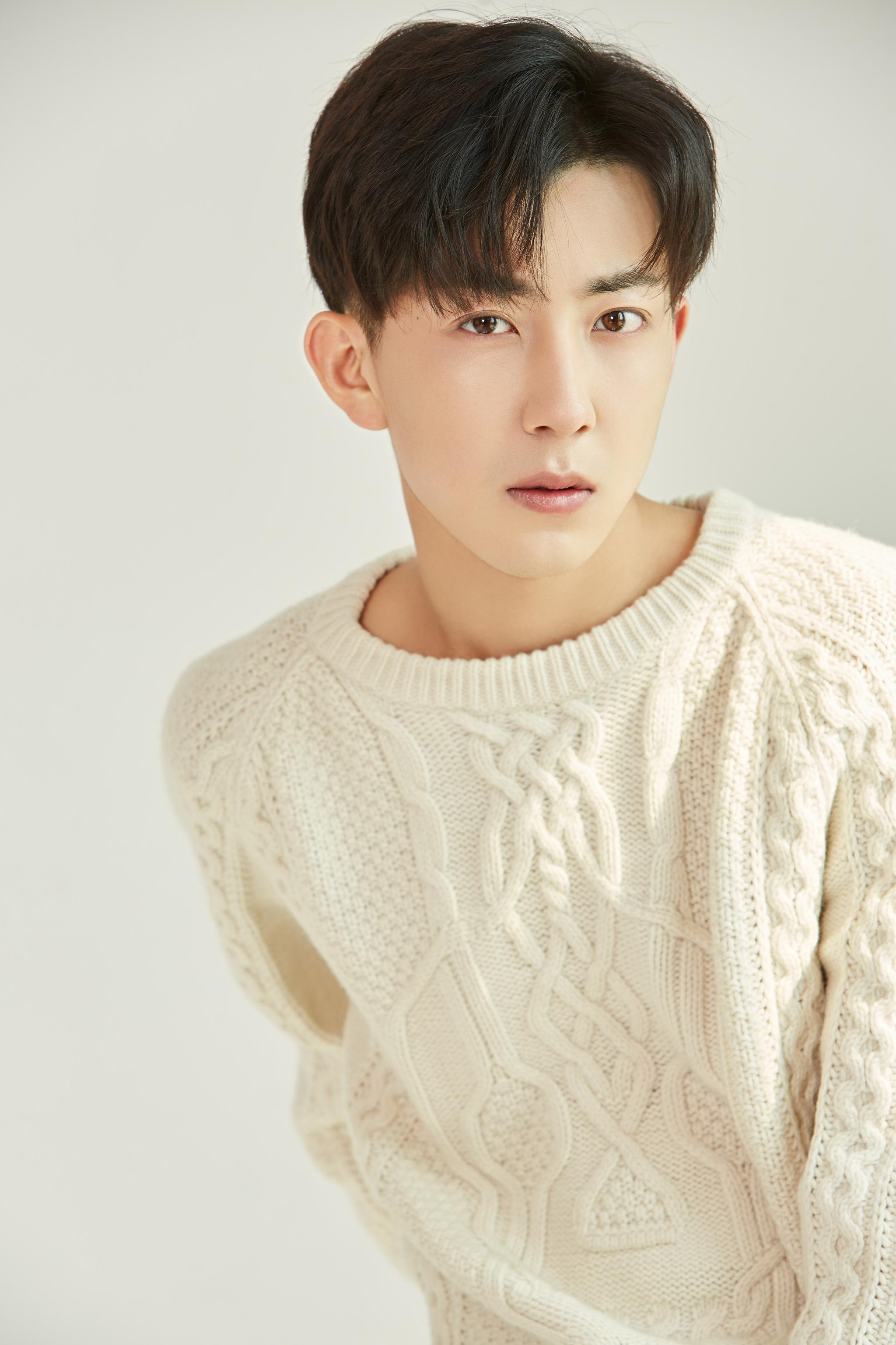 演员代云帆新写真弟弟感少年别样魅力