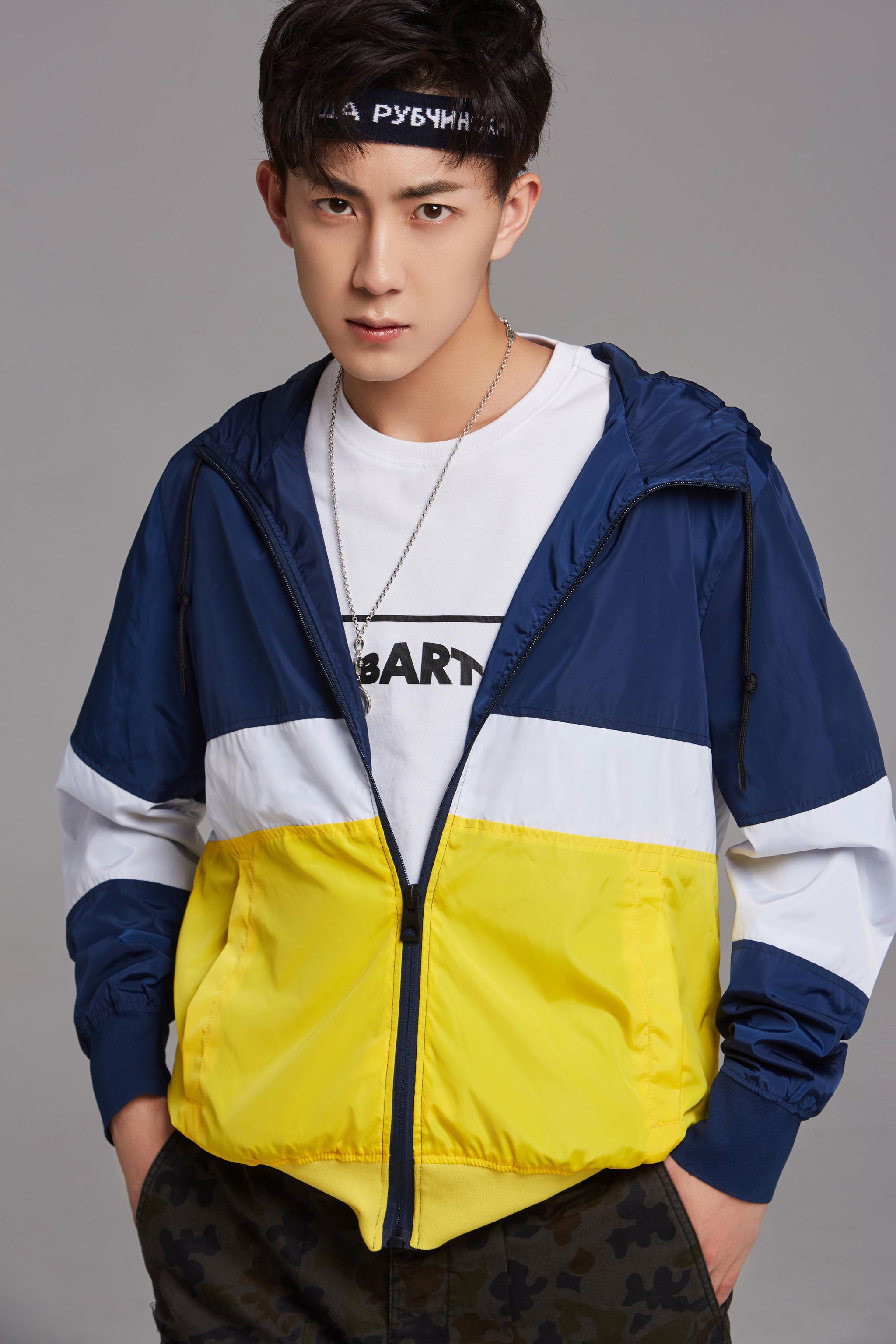 演员代云帆新写真弟弟感少年别样魅力