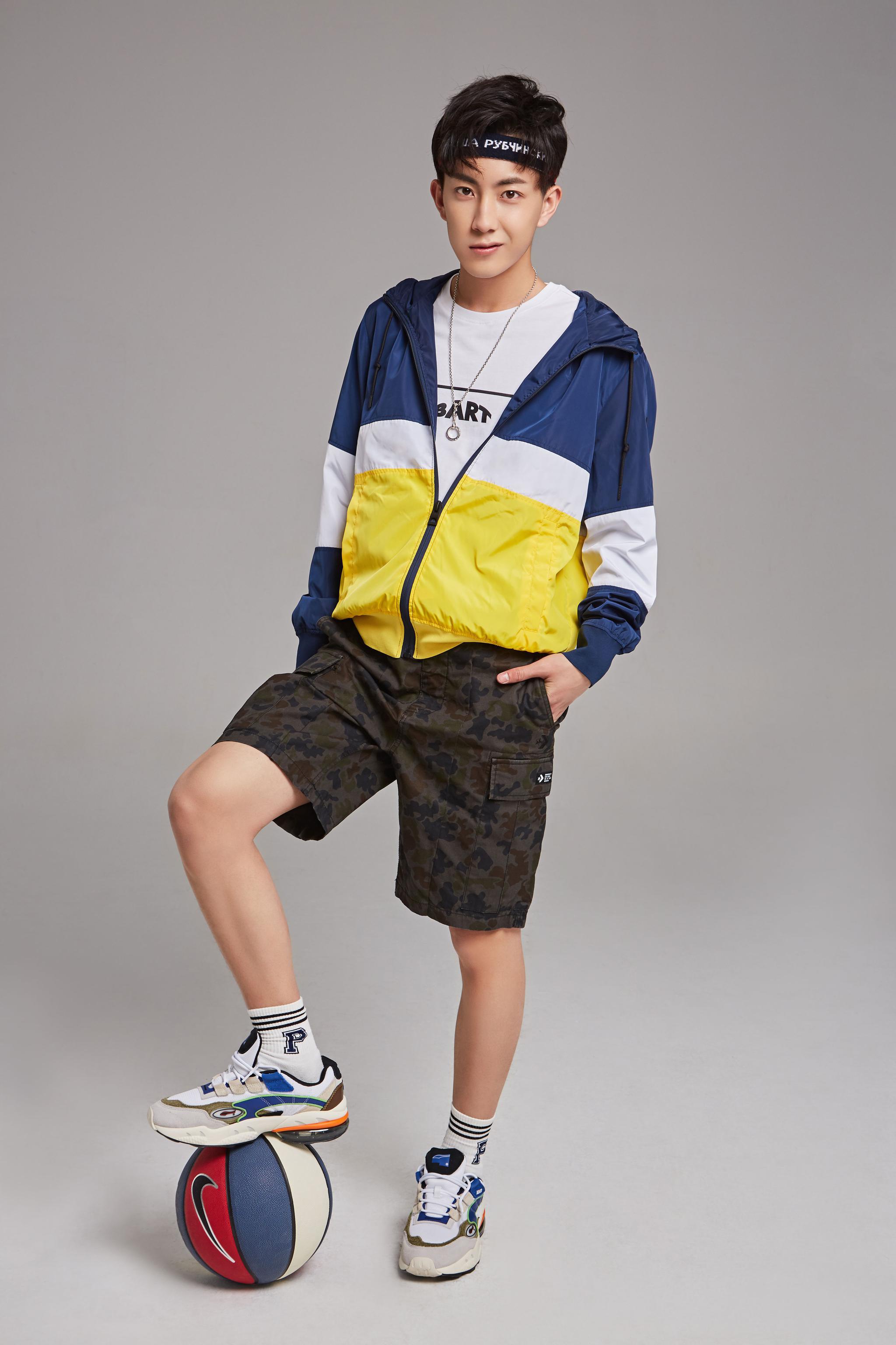 演员代云帆新写真弟弟感少年别样魅力