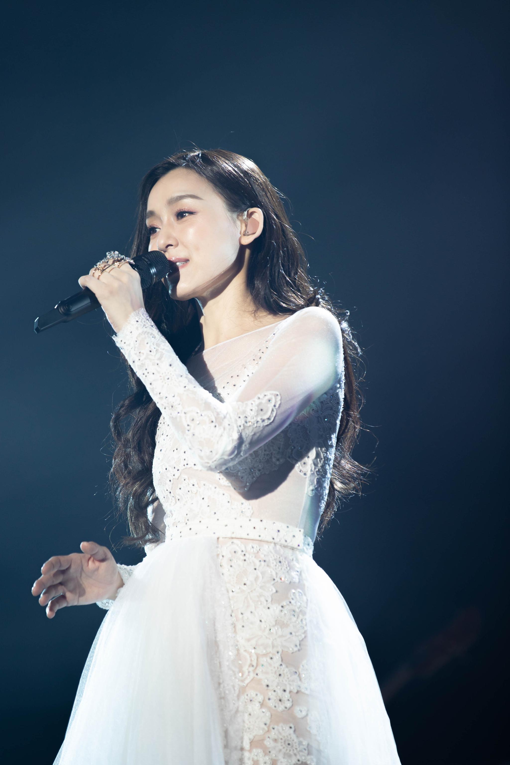 持续近三年的"在幸福的路上"世界巡回演唱会已经圆满结束,但范玮琪的