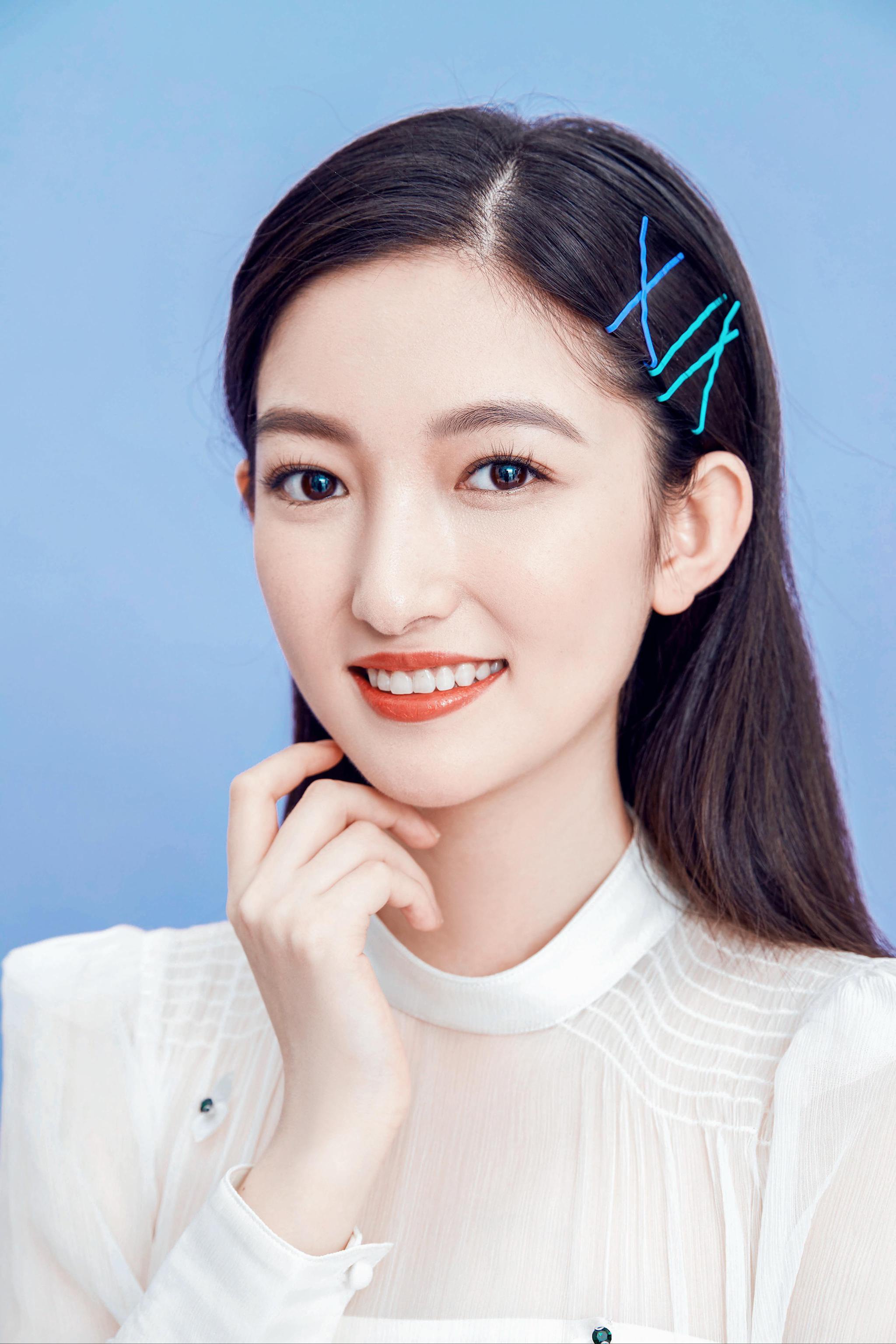 鬼马少女张晗造型多变 《云上学堂》搭档宋威龙,鞠婧祎引期待