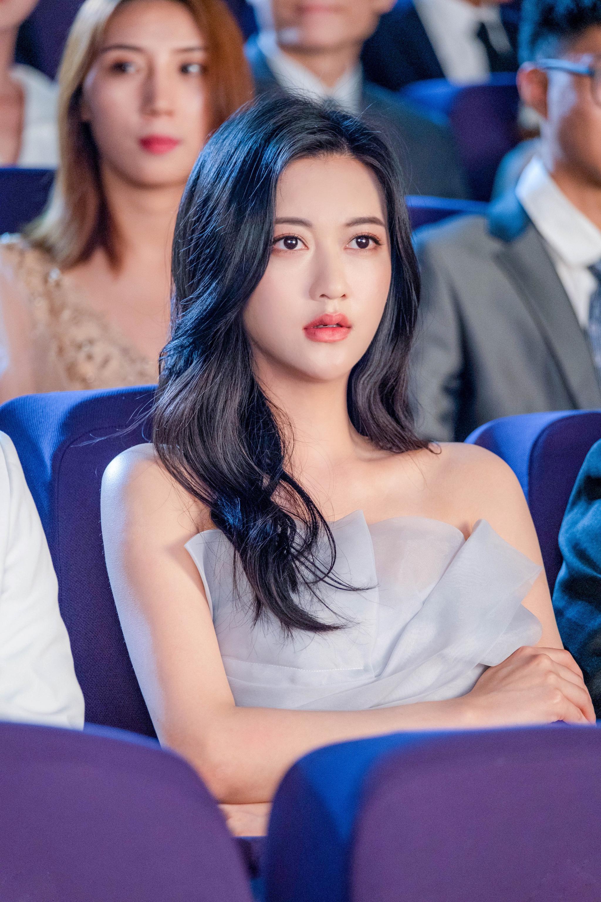 《拜托,请你爱我》开播,逯子饰金牌经纪人惊艳上线