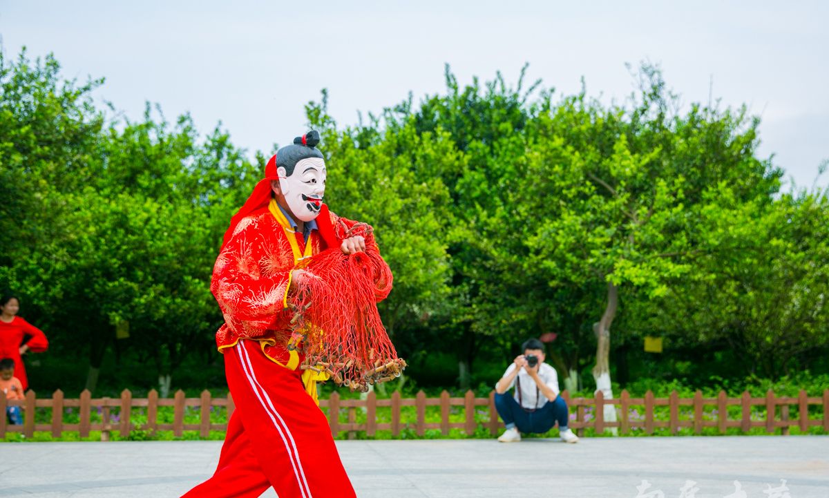 第一次听说傩舞,开始还把这个字念成“滩”|傩舞|河蚌|渔翁|驱鬼|南丰_新浪新闻