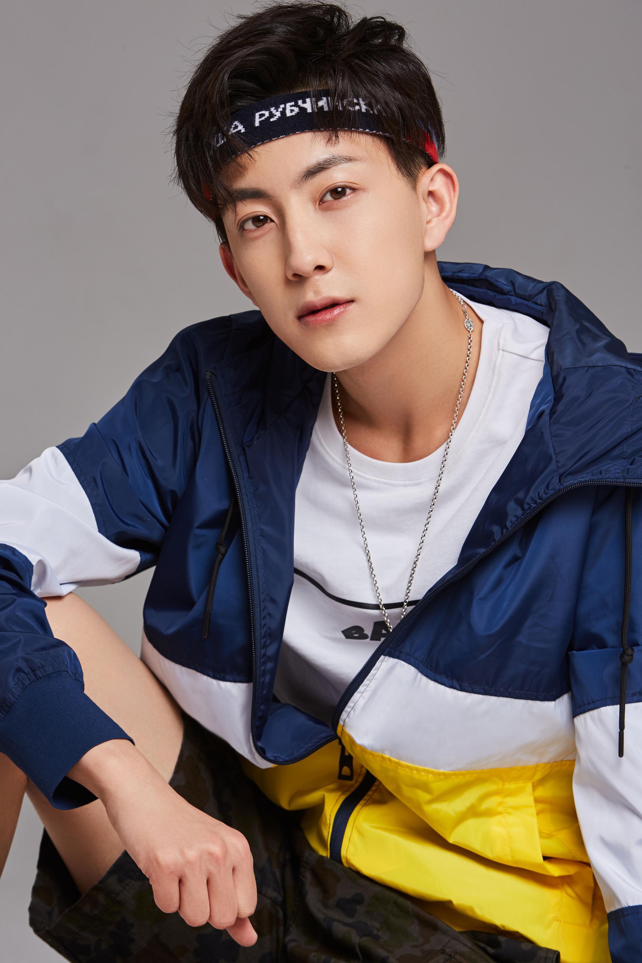 演员代云帆新写真弟弟感少年别样魅力