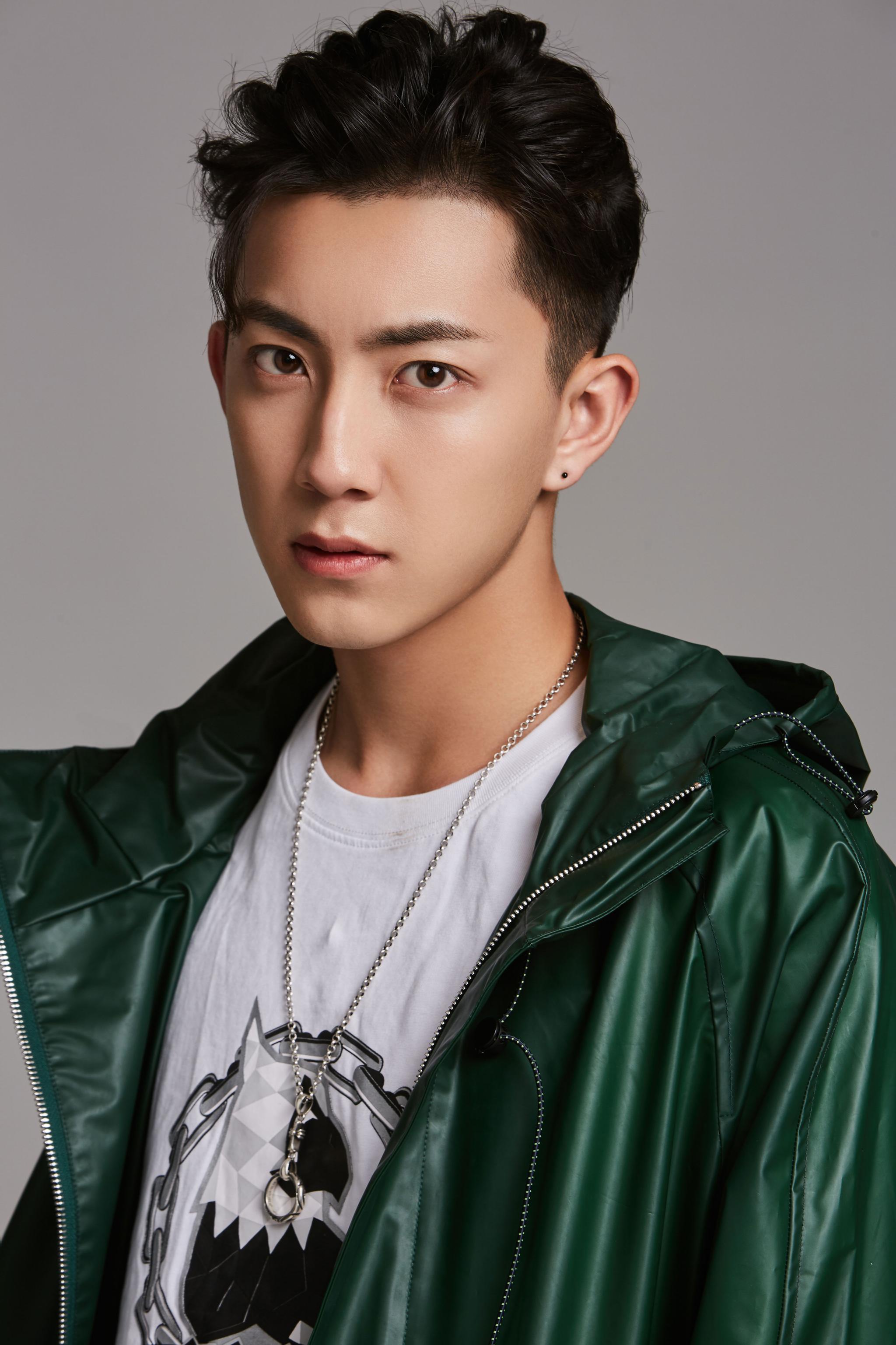 演员代云帆新写真弟弟感少年别样魅力