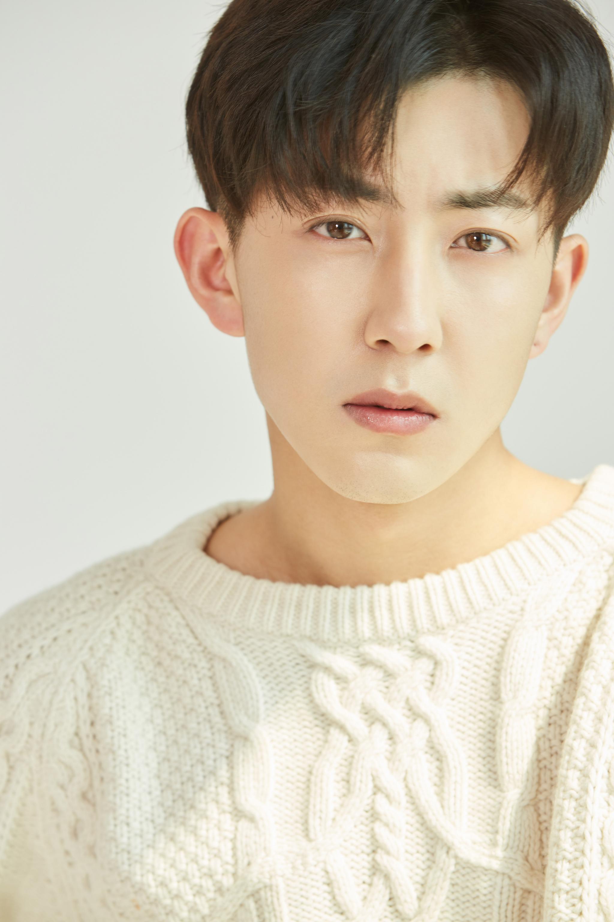 演员代云帆新写真弟弟感少年别样魅力