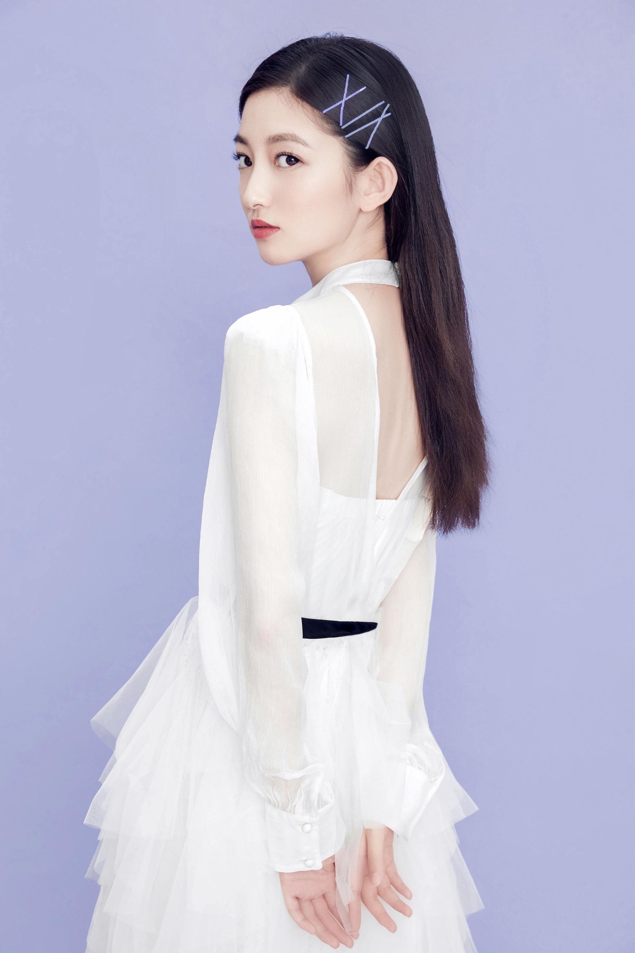 鬼马少女张晗造型多变 《云上学堂》搭档宋威龙,鞠婧祎引期待