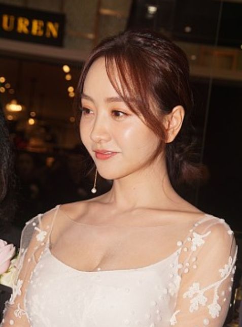 杨蓉罕见穿低胸装亮相真惊艳四座让人看了会脸红