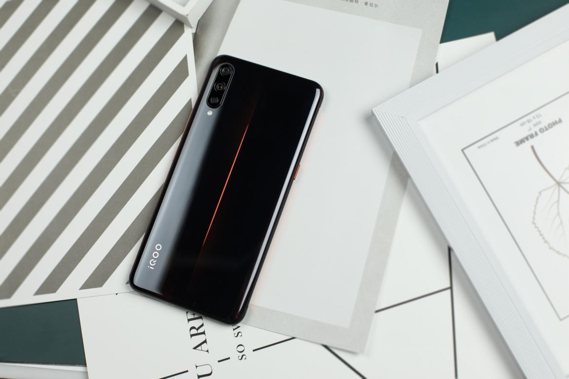 vivoiqoo图集鉴赏一组图集展示iqoo在颜值和配置上有多能打