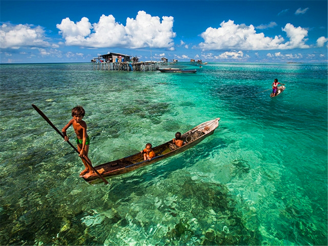 一生都生活在海上的民族,潜水捕鱼须将鼓膜戳破