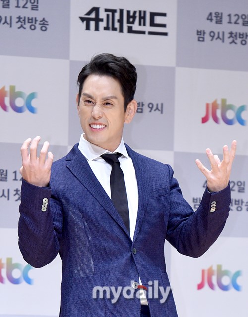 韩星joe hahn李秀贤等出席《超级乐队》发布会