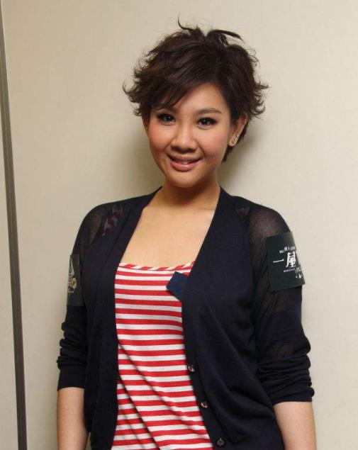 郑少秋的女儿胖成球,却因颜值高被评女神,郑欣宜:开心最重要