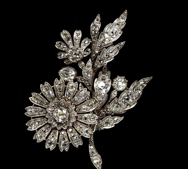 俄国沙皇的奢华品味,每件胸针都是无价之宝|沙皇|俄国|珠宝_新浪新闻