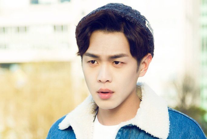 张若昀参演的《海的誓言》,饰演少年欧阳正,阳光大男孩呦