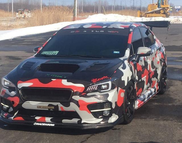 当斯巴鲁sti换上红色迷彩涂装街上最躁动的性能车