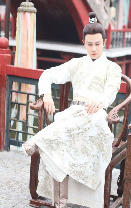 举觞白眼望青天,皎如玉树临风前|肖战|古装|许凯_新浪新闻