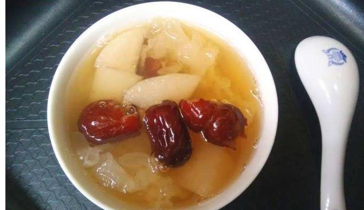 在家煮梨汤,一开始就放梨?大错特错!少了这1步,还不如不喝
