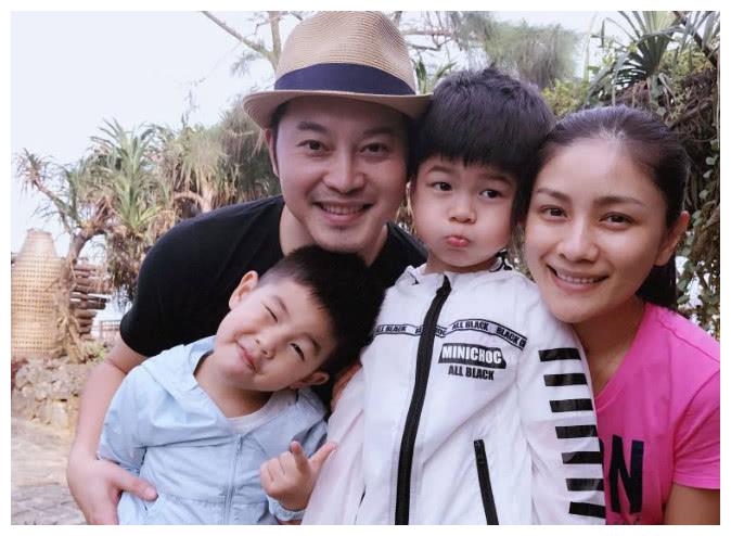 所以他也是有着东北宋钟基的称号,但是他的小儿子小鱼儿长相却有点