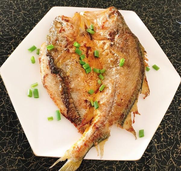 黄花鱼你们香煎还是清蒸?抱歉,这次我们香煎!教你决不糊锅方法