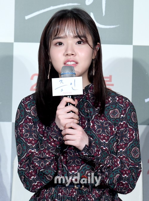 郑雨盛金香奇出席新片《证人》发布会