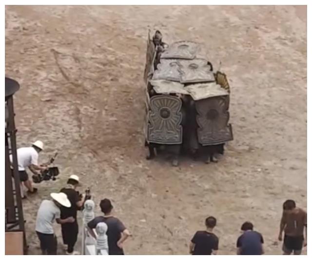 古代攻城时,士兵们举着盾牌组成防御阵,实际用处有多大?|盾牌|城池|一方_新浪新闻