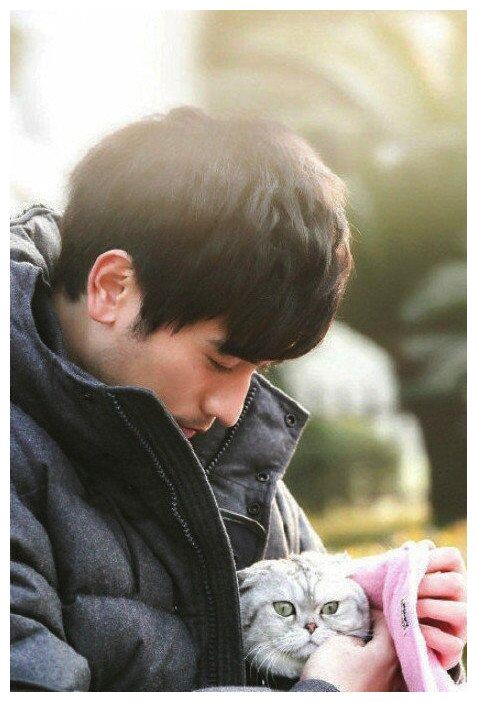 高以翔女友爸爸,怀念晒高以翔背影照:很想念大男孩