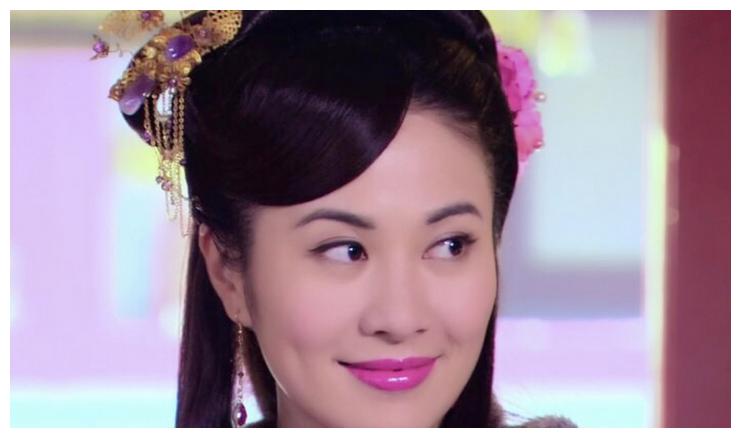 紫钗奇缘中的霍小玉服装艳丽多彩更有几分华丽感