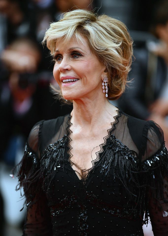 老牌影坛巨星简方达黑色蕾丝裙,年华老去,风姿依旧不减当年|简·方达