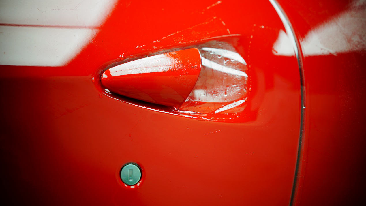 神圣的外观 性感的肥臀 法拉利Portofino贴了bop更加放肆飞驰了