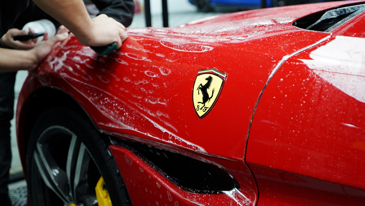 神圣的外观 性感的肥臀 法拉利Portofino贴了bop更加放肆飞驰了