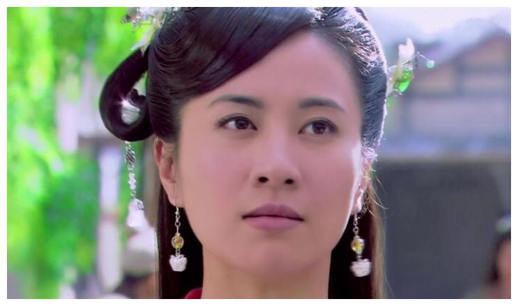 紫钗奇缘中的霍小玉服装艳丽多彩更有几分华丽感