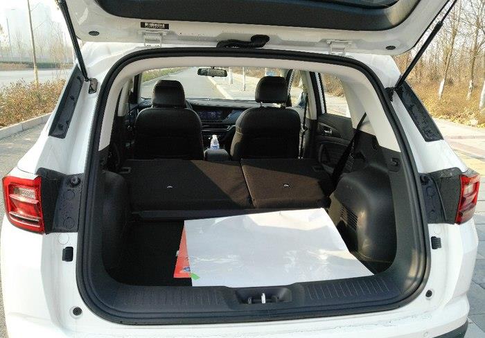 长安cs35plus空间,家用小型suv新标准