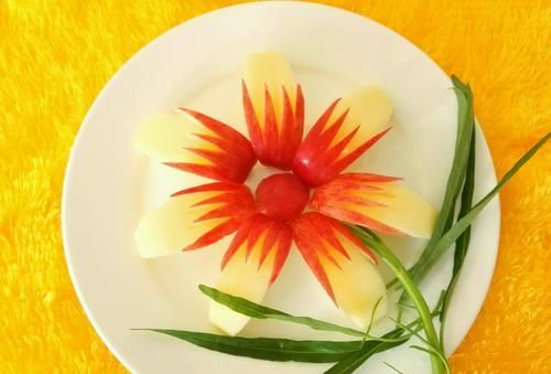 苹果拼盘的做法,简单易做,大家快来试一下吧!步骤摆盘即食