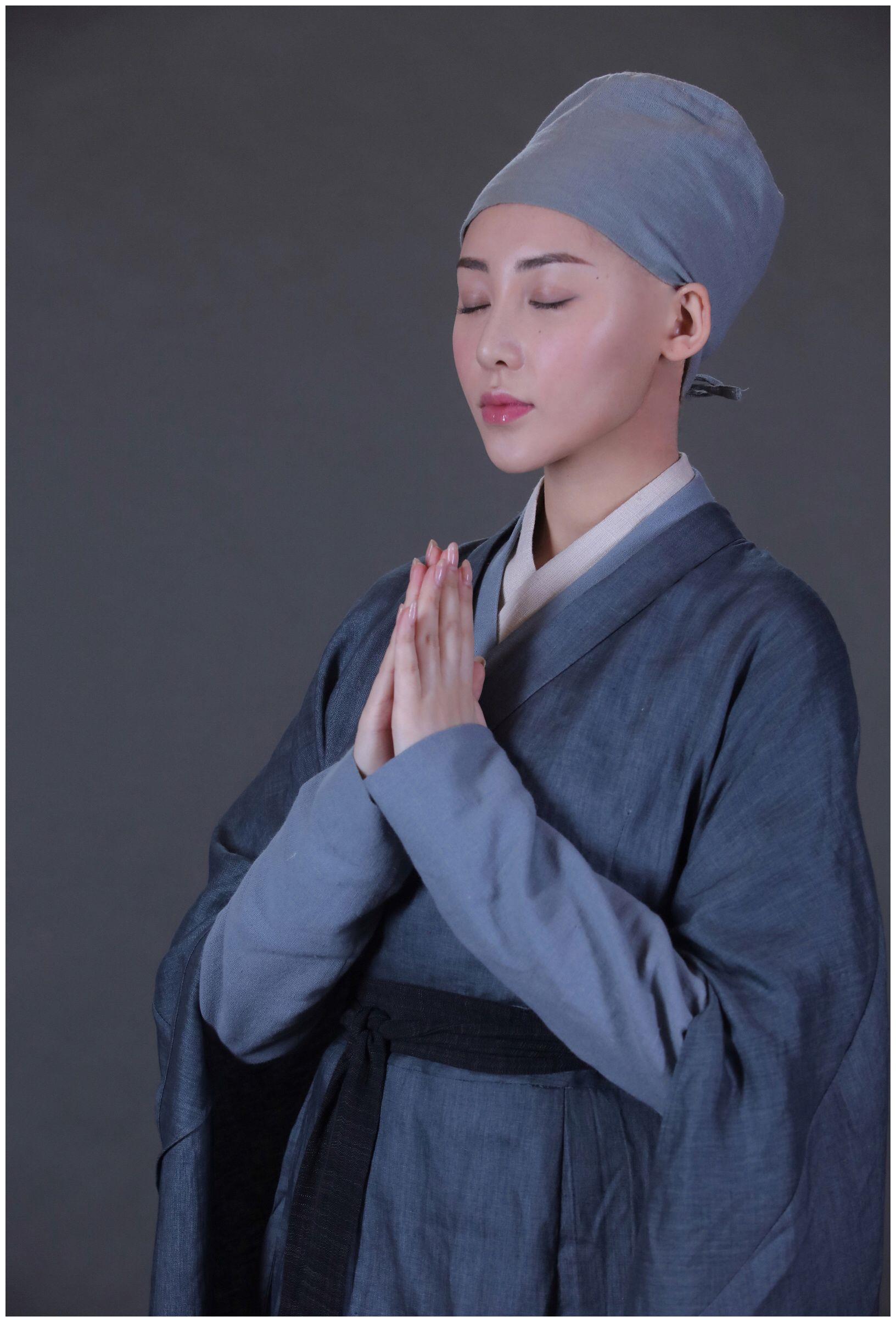 网剧《艳骨》热播中 气质小花荣梓希尼姑造型引热议