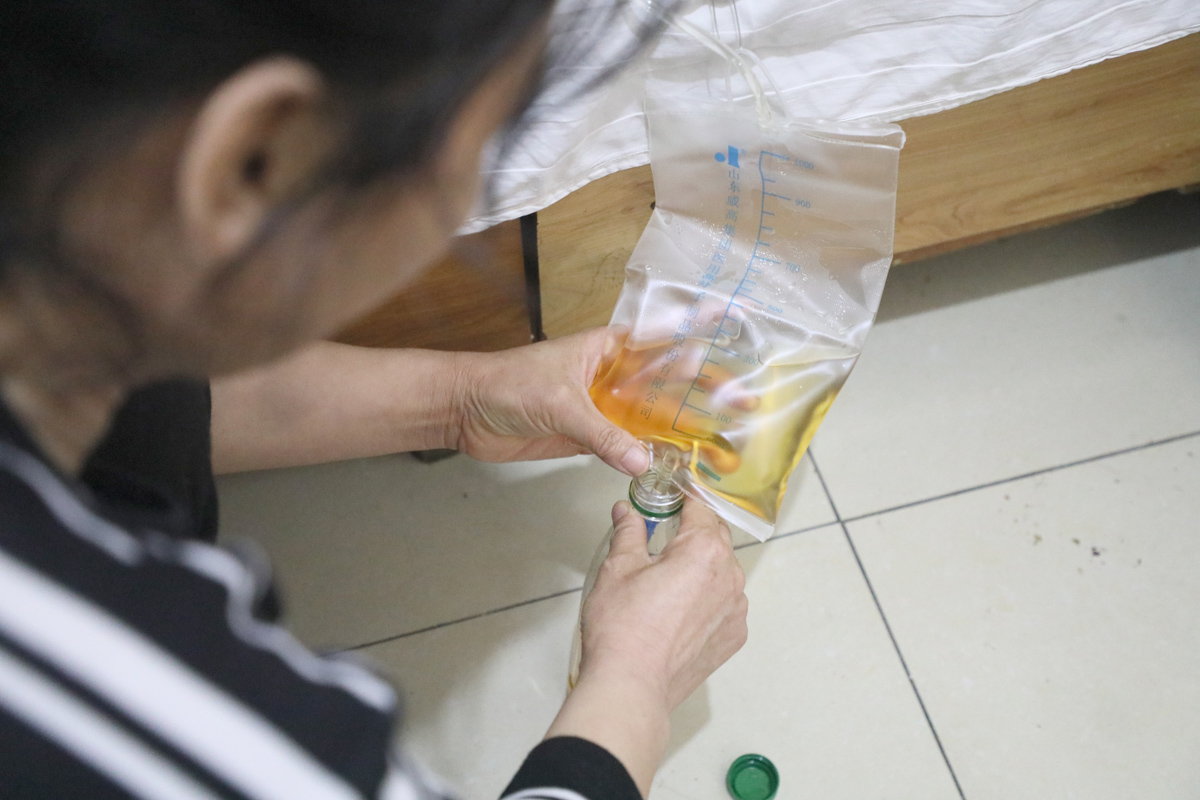 4岁患神母6年做50个疗程化疗花费百万10岁男孩我想上学