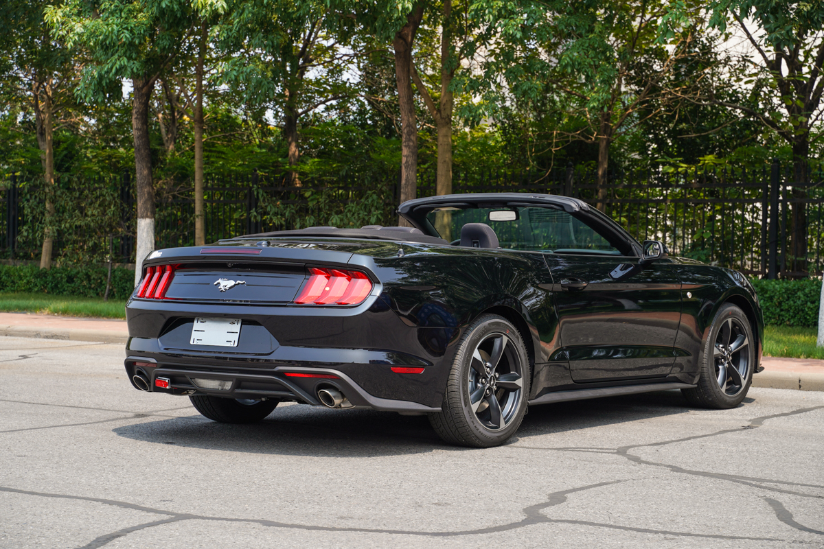 平行进口车图赏|2019款加版福特野马敞篷自动挡__财经头条